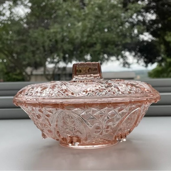 Kig Pink Depression Glass Flowers & Hearts Trinket/Candy Dish With Lid 7 Inches - Picture 2 of 10